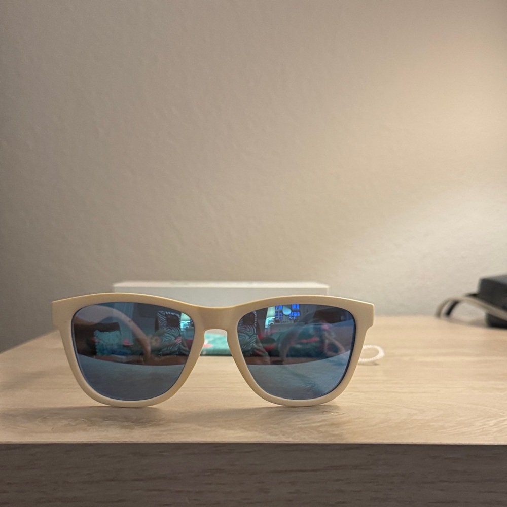 Goodr Iced by Yetis white with blue polarized lenses